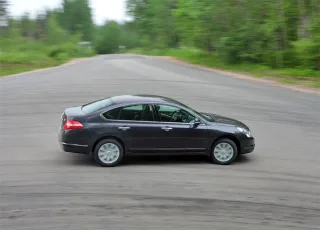 Nissan Teana Four.
