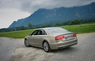Audi A8 L W12.