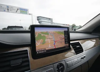 Audi A8 L W12.