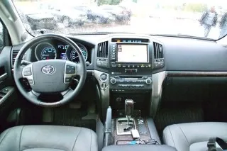 Toyota LC200