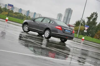 Тест-драйв Nissan Teana Four: бізнес за МКАДом