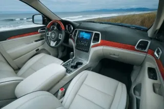 Jeep Grand Cherokee. Indians and cowboys
