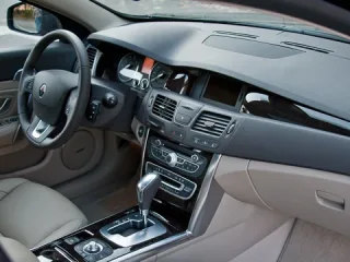 Confusion about the scale. Trying to understand who the Renault Latitude was created for