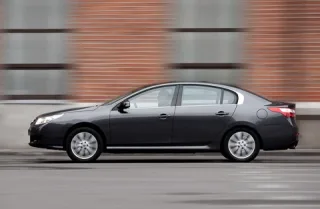 Confusion about the scale. Trying to understand who the Renault Latitude was created for