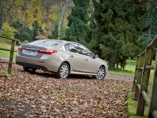 Confusion about the scale. Trying to understand who the Renault Latitude was created for