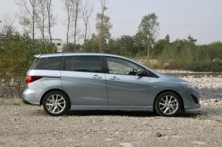 Test drive Mazda5: stylish family man