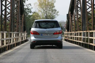 Test drive Mazda5: stylish family man