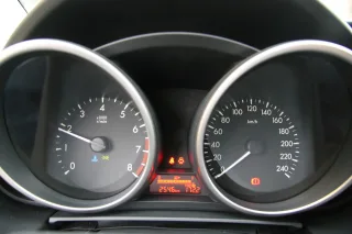 Test drive Mazda5: stylish family man