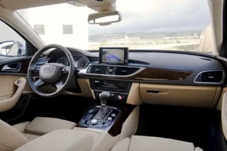 Дореволюционный. Теряемся во времени за рулём нового седана Audi A6