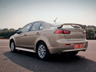 Заспокоєння. Слухаємо звіт про оновлення седана Mitsubishi Lancer