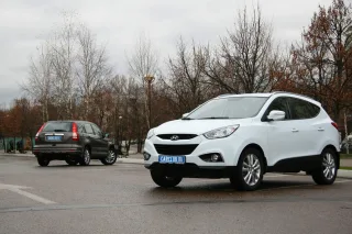 Hyundai ix35 VS Honda CR-V: кожному своє