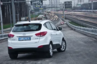 Hyundai ix35 VS Honda CR-V: кожному своє