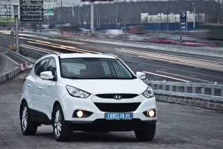 Hyundai ix35 VS Honda CR-V: кожному своє