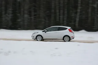 Test drive Ford Fiesta Black&White: white on black