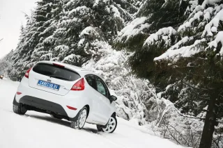 Test drive Ford Fiesta Black&White: white on black