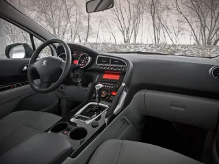 Інший порядок. Лихо виводимо по білому білим Peugeot 3008