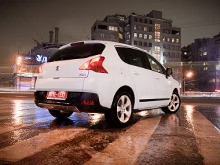 Інший порядок. Лихо виводимо по білому білим Peugeot 3008