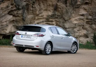 Lexus CT 200h.