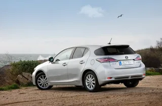 Lexus CT 200h.