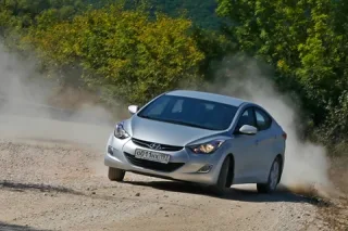 Елантропія. Хитаємось на хвилях у новому седані Hyundai Elantra