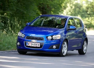 Кістяк. Знайомимося з хетчбеками Chevrolet Aveo та Chevrolet Cruze