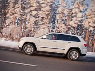Не особливо небезпечний. Забуваємо старий Jeep Grand Cherokee з новим