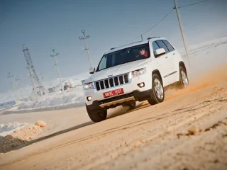 Не особливо небезпечний. Забуваємо старий Jeep Grand Cherokee з новим