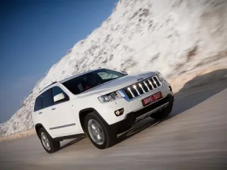 Не особливо небезпечний. Забуваємо старий Jeep Grand Cherokee з новим