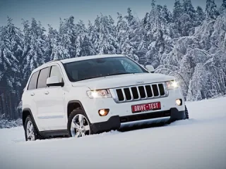 Не особливо небезпечний. Забуваємо старий Jeep Grand Cherokee з новим