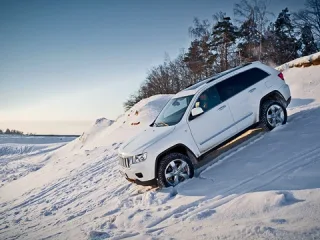 Не особливо небезпечний. Забуваємо старий Jeep Grand Cherokee з новим