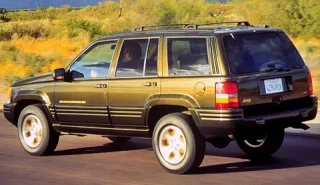 Не особливо небезпечний. Забуваємо старий Jeep Grand Cherokee з новим