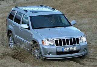Не особливо небезпечний. Забуваємо старий Jeep Grand Cherokee з новим