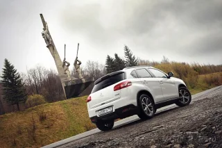 Тест-драйв Peugeot 4008: завірена копія