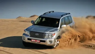 Покрываем пылью обновлённый внедорожник Toyota Land Cruiser 200