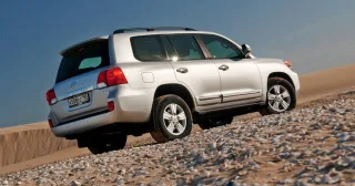 Покрываем пылью обновлённый внедорожник Toyota Land Cruiser 200