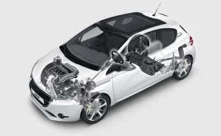 Радуемся вместе с родителями появлению малыша Peugeot 208