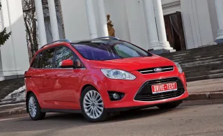 З'ясовуємо, хто ближче до фітнесу, — Ford Grand C-Max або Mazda5