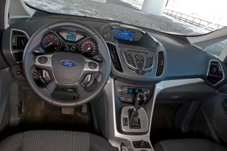 З'ясовуємо, хто ближче до фітнесу, — Ford Grand C-Max або Mazda5