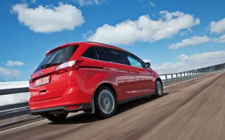 З'ясовуємо, хто ближче до фітнесу, — Ford Grand C-Max або Mazda5