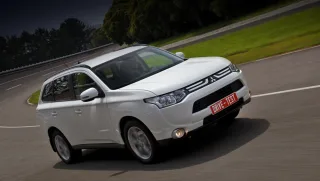 Кое-что понимаем в дизайне кроссовера Mitsubishi Outlander