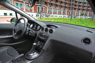 Peugeot З'ясовуємо характер зросійщеного «француза» Peugeot 408