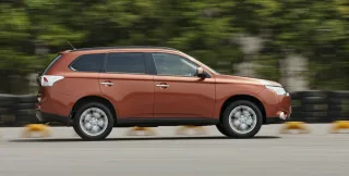 Кое-что понимаем в дизайне кроссовера Mitsubishi Outlander