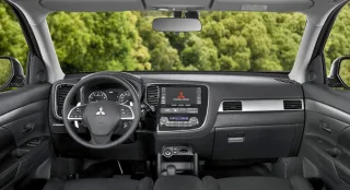 Кое-что понимаем в дизайне кроссовера Mitsubishi Outlander