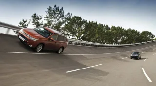 Кое-что понимаем в дизайне кроссовера Mitsubishi Outlander