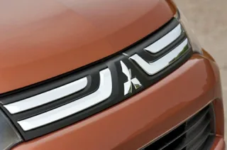 Кое-что понимаем в дизайне кроссовера Mitsubishi Outlander