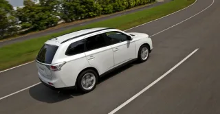 Кое-что понимаем в дизайне кроссовера Mitsubishi Outlander