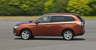 Кое-что понимаем в дизайне кроссовера Mitsubishi Outlander