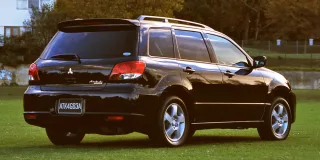 Кое-что понимаем в дизайне кроссовера Mitsubishi Outlander