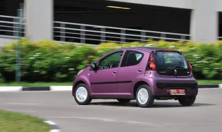 Сверяем хэтчбек Peugeot 107 с полноценным автомобилем