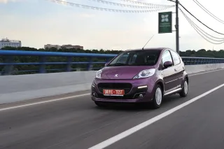 Сверяем хэтчбек Peugeot 107 с полноценным автомобилем